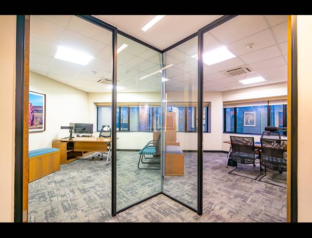 1,135M² OFFICE FOR SALE IN PARKTOWN